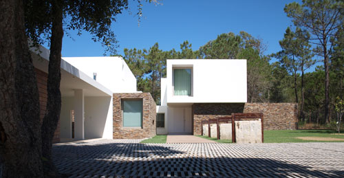 House in Meco Beach in Portugal by Jorge Mealha