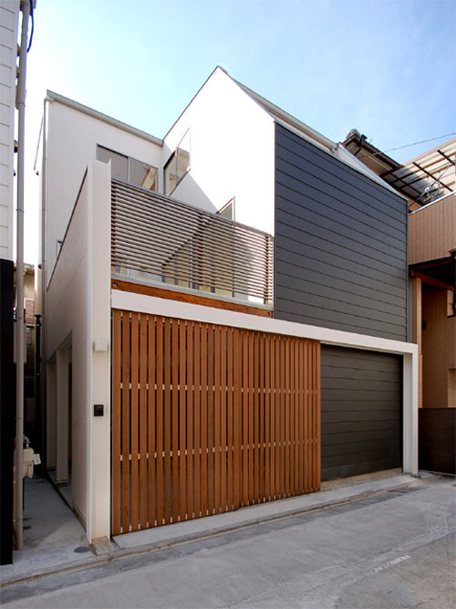 House D in Japan by Takeshi Hamada