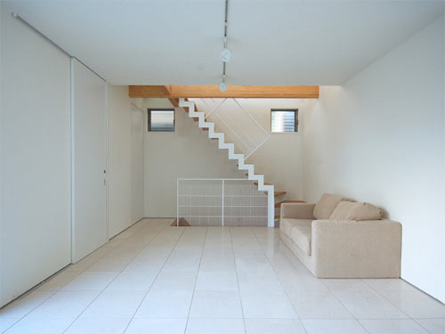 House D in Japan by Takeshi Hamada