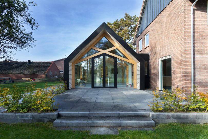 A 50?s Farmhouse in The Netherlands is Renovated and Gets an Extension
