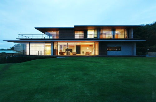 House with Oceanic Views by Kidosaki Architects