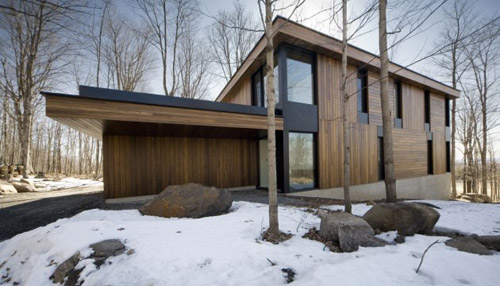 Mont-Saint-Hilaire Residence in Canada by Blouin Tardif Architecture