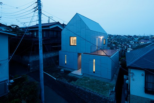 YKH House in Japan by ISSHO Architects