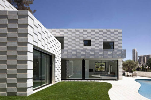 Barud House by Paritzki Liani Architects