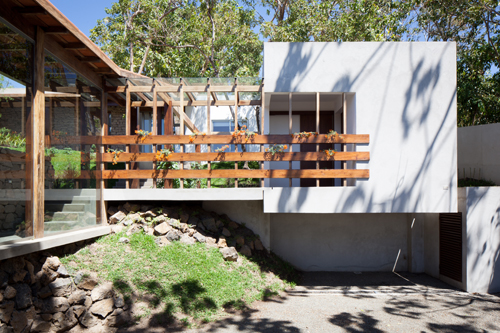 Modern, Rustic Sensation Of Garden House in El Salvador by Cincopatasalgato  - CAANdesign