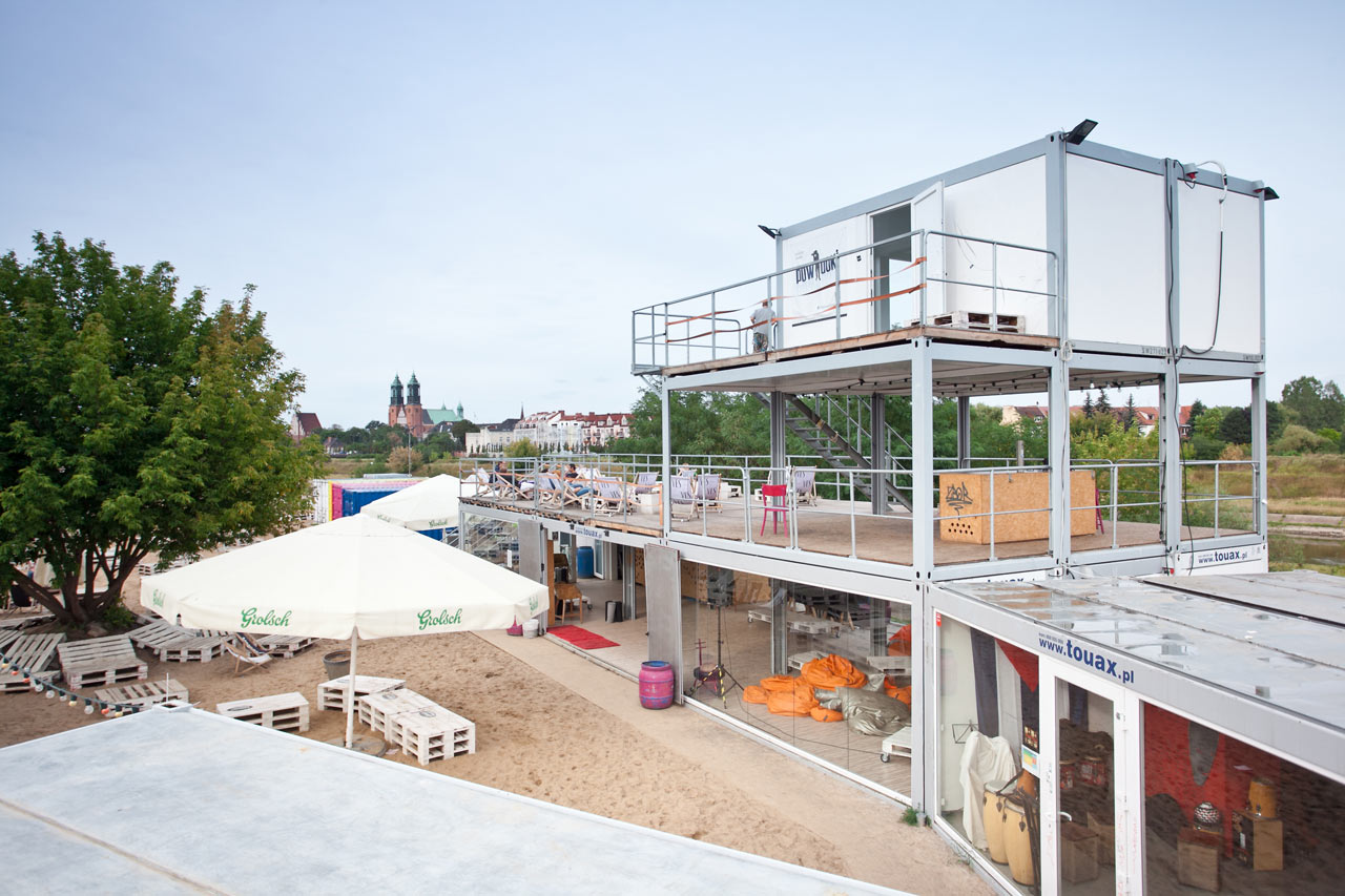 Shipping Containers for Community: KontenerART 2012