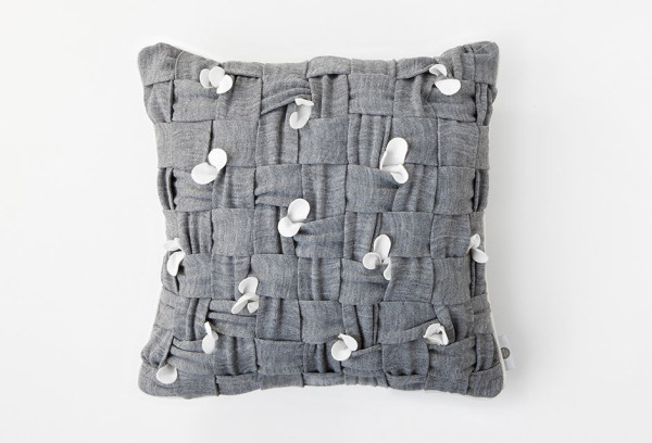 huhu-pillow-woven-gray-open