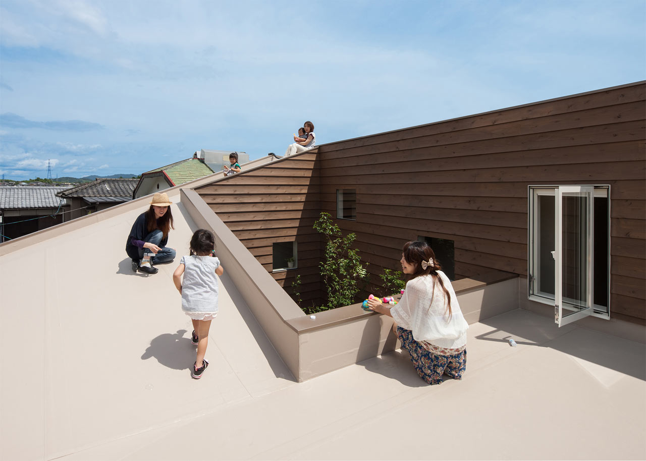 A Modern Japanese House With A Surprise Garden Inside