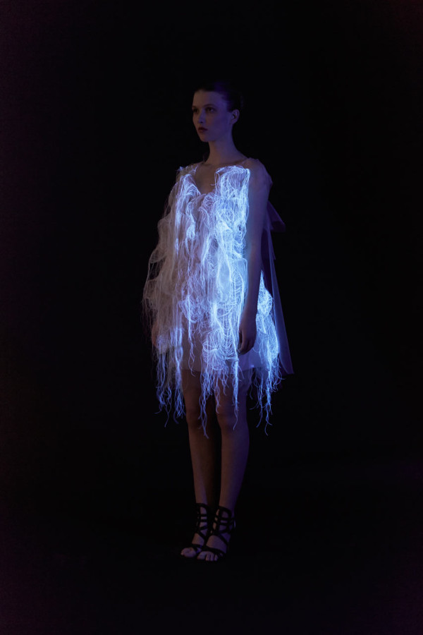 (NO)WHERE (NOW)HERE: Interactive Dresses by Ying Gao - Design Milk