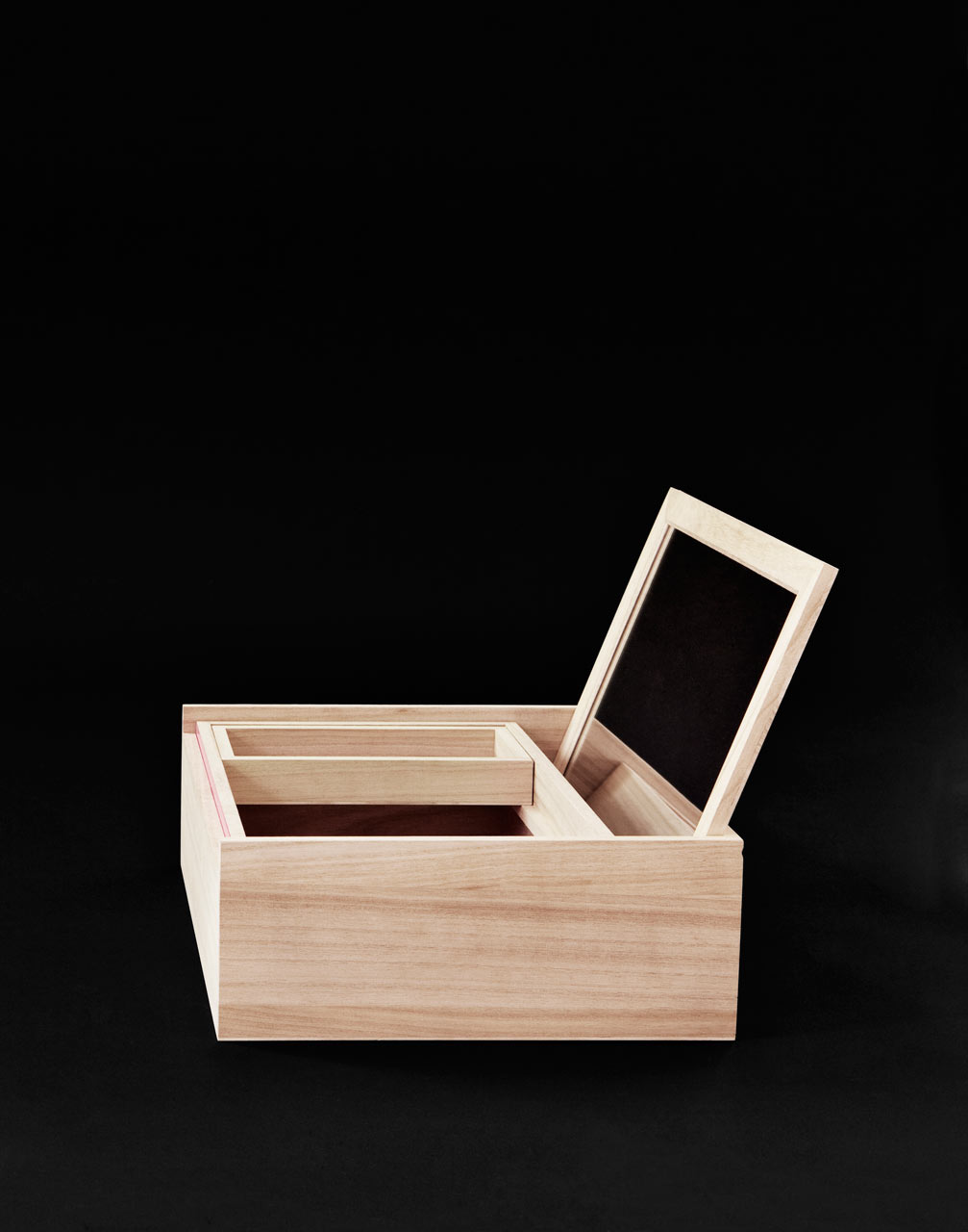Betjene partiskhed Overskæg Balsabox Modern Jewelry Box by Nomess Copenhagen - Design Milk