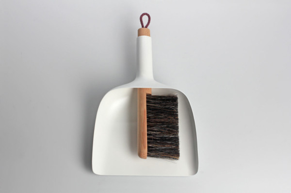 sweeper-and-dustpan-jan-kochanski-2