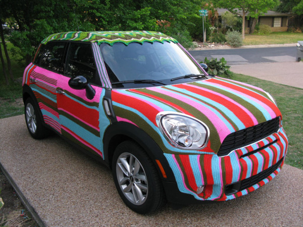 yarn-bombed-car-knitta-crochet