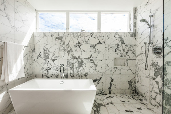 Aurea-Residence-Chris-Pardo-Elemental-20-marble-bath