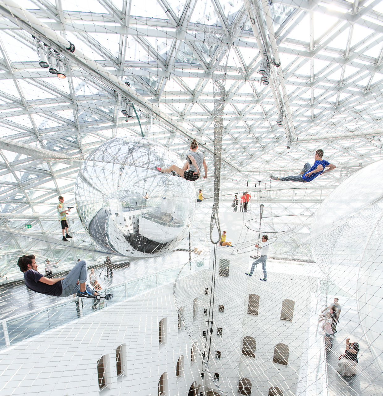 in orbit: A Gigantic Floating Installation by Tomás Saraceno