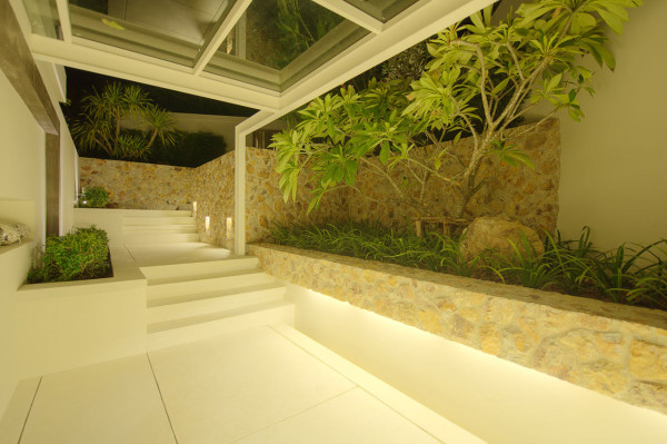 modern-landscaping-villa-thailand