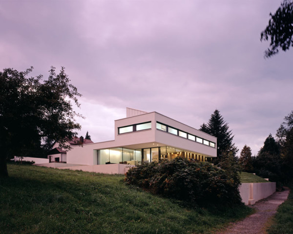 modern-white-residential-home-exterior-Philipp-Architekten-3