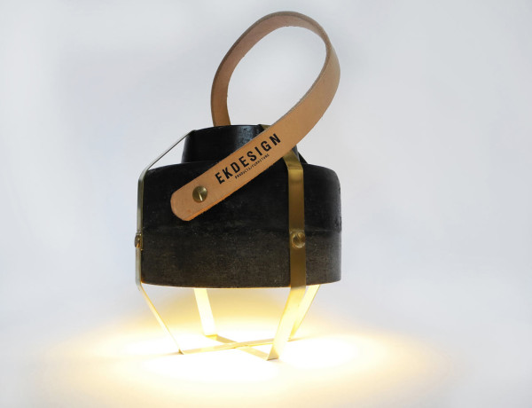 wander-lamp-leather-hand-held