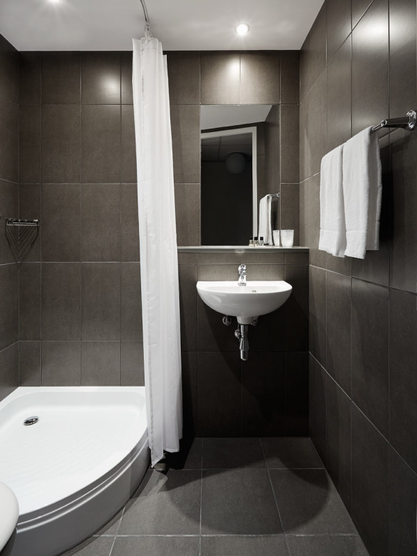 The-Student-Hotel-Amsterdam-7-bathroom