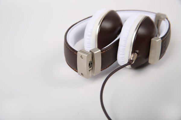 Polk-headphones-9-Hinge_BROWN