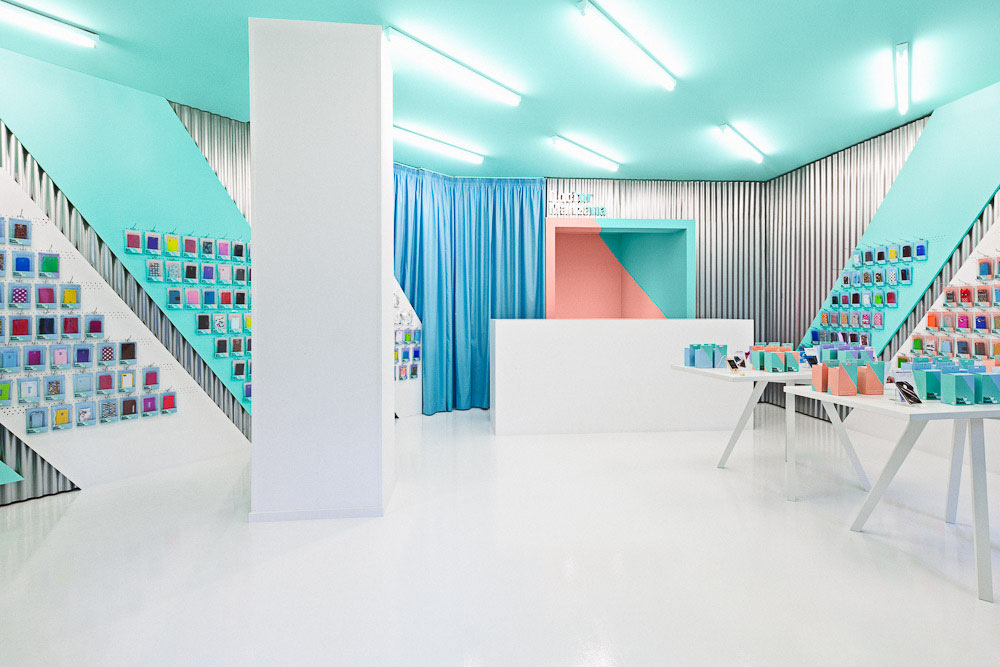 Doctor Manzana: A Gadgets Store Gets a Graphic Redesign