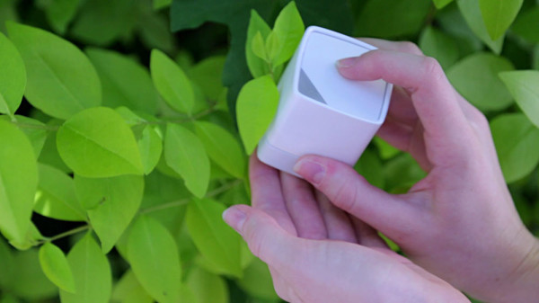 SwatchMate-Color-Capturing-Cube-4-leaf