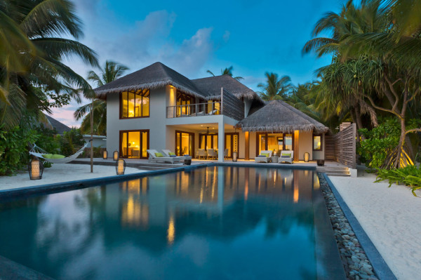 Dusit-Thani-Maldives-Hotel-Resort-10