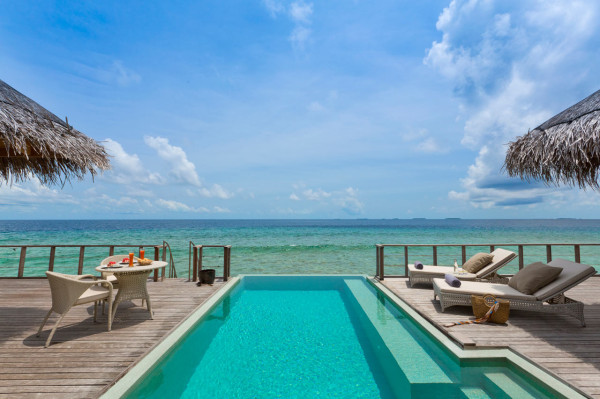 Dusit-Thani-Maldives-Hotel-Resort-11