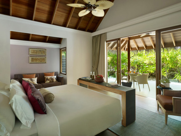 Dusit-Thani-Maldives-Hotel-Resort-16-beach-villa