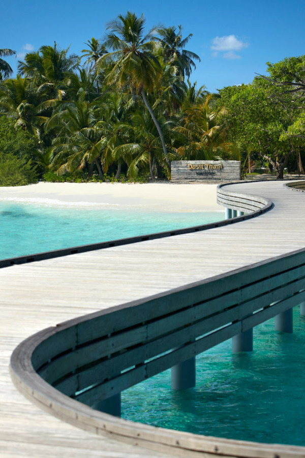 Dusit-Thani-Maldives-Hotel-Resort-5-arrival-jetty