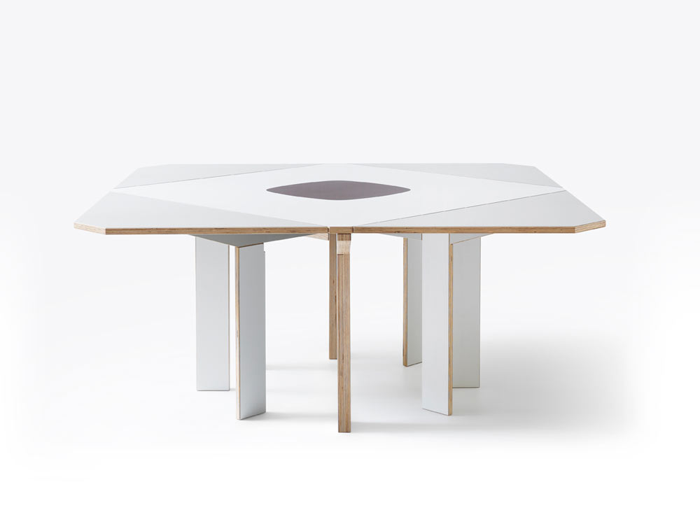 Gironde Extendible Table by Mediodesign