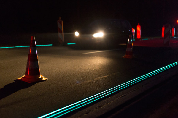 Smart-Highway-Glowing-Lines-Daan-Roosegaarde-2