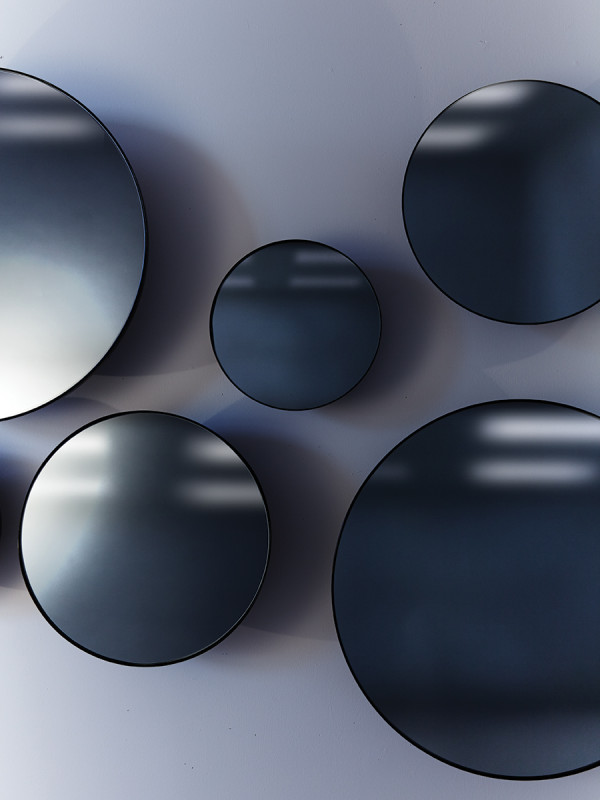 Castor-Design-Black-Mirrors