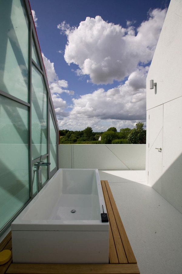 Sliding-House-dRMM-de-Rijke-Marsh-Morgan-Architects-6-bath