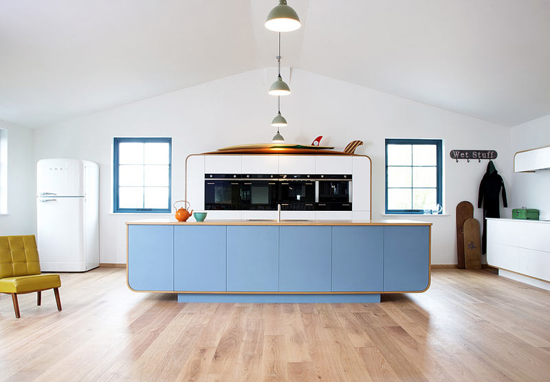 Retro Contemporary Kitchens Inspired by Vintage Classics