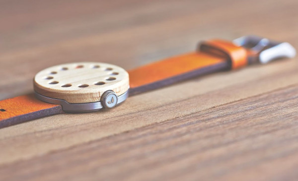 grovemade-wooden-watch-side