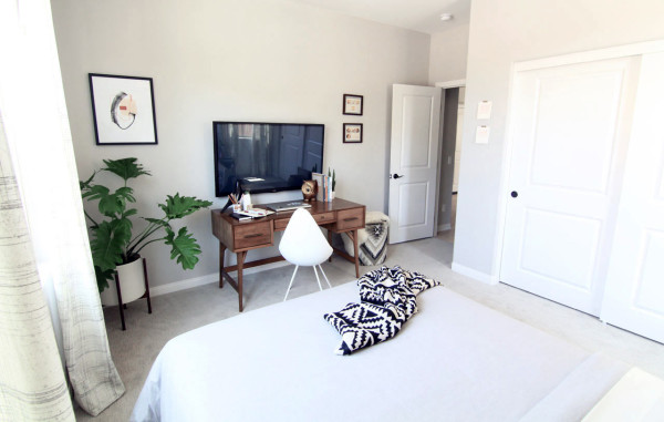 guest-bedroom-reveal-tv-wall