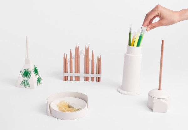 using-tiny-buildings-desktop-stationery-souvenir