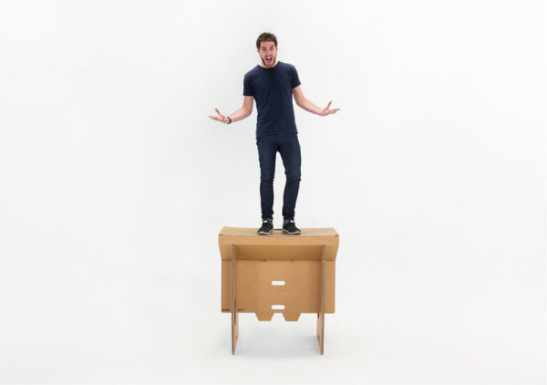 Refold_Portable-cardboard-desk-Matt-Innes-3