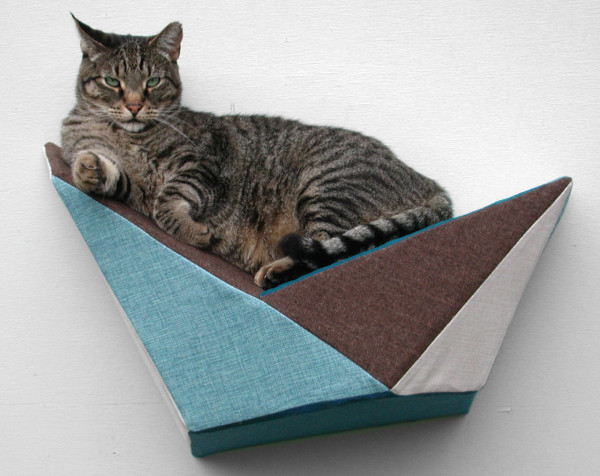 Gift-Guide-Cats-4-geometric-wall-bed