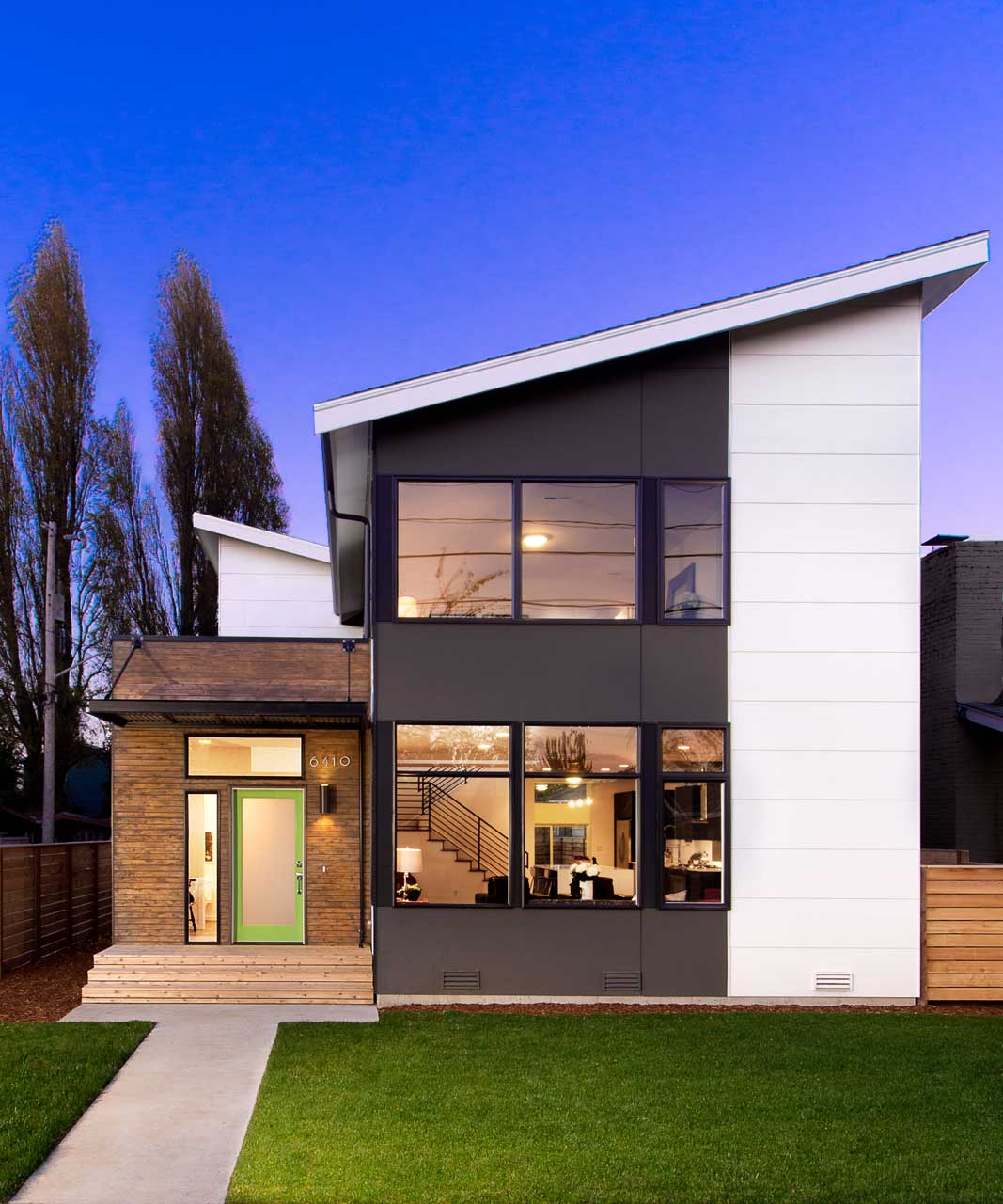 A Seattle Home Steps Away from the Water