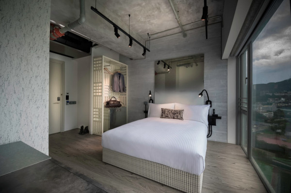 Destin-Ovolo-Southside-Hotel-12-deluxe-queen