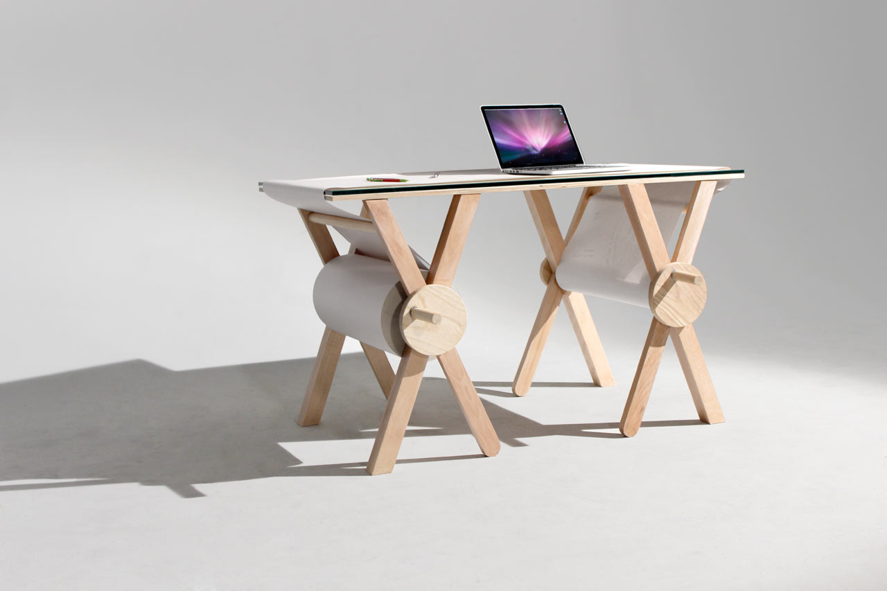 A Desk That Lets You Record Thoughts & Ideas in the Moment