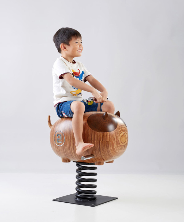 Icons-Of-Sembawang-Rocking-Chairs-6-Kid-on-kitty