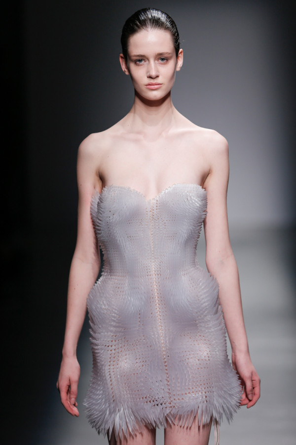 IRIS VAN HERPEN CATWALK FASHION SHOW FW15