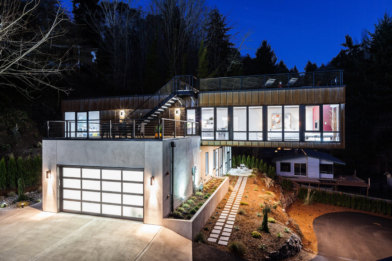 A Cantilevered Home on a Small Lot Overlooking Lake Washington