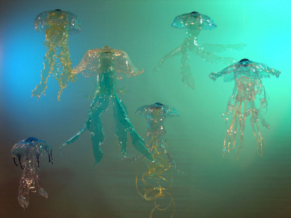 Veronika-Richterova-PET-Bottle-Sculptures-5-jellyfish
