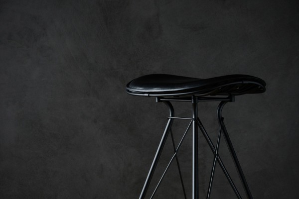 Overgaard_Dyrman_Wire_Bar_Stool_MatBlackSteel_BlackEleganceLeather3