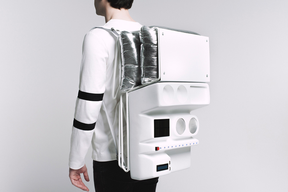 Atelier TERATOMA’s Astronaut-Inspired Technopicnic Backpack