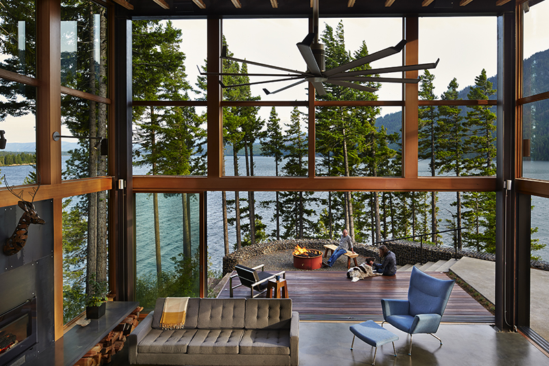 A Cabin in Washington That Perfectly Combines Work + Play