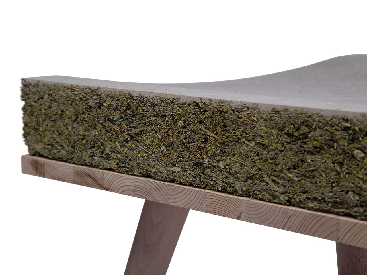 CHAYR: A Cozy Seat Made From Hay and Grass